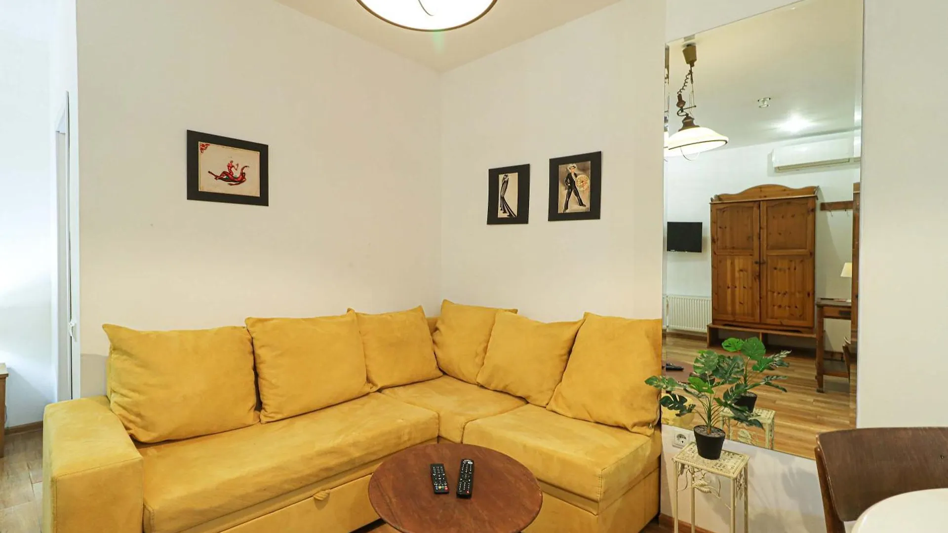 Wehost Heart Of Tbilisi Studio Apartment
