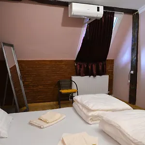 Natia's On Dadiani St. Апартаменты
